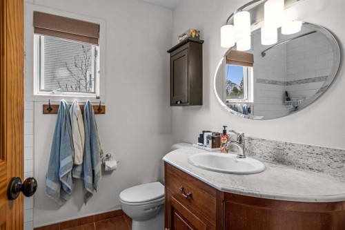 108 Glacier Drive, Banff, AB - Indoor Photo Showing Bathroom