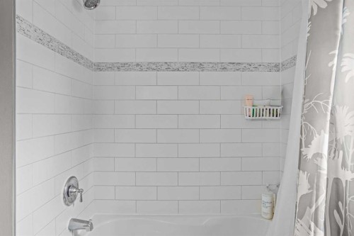 108 Glacier Drive, Banff, AB - Indoor Photo Showing Bathroom