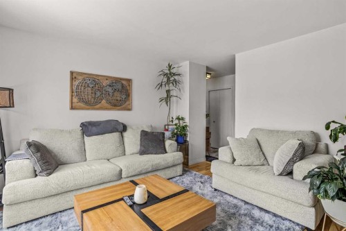 108 Glacier Drive, Banff, AB - Indoor Photo Showing Living Room