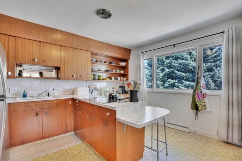 36 Malibou Road Sw, Calgary, AB - Indoor Photo Showing Kitchen