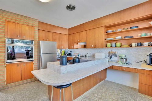 36 Malibou Road Sw, Calgary, AB - Indoor Photo Showing Kitchen