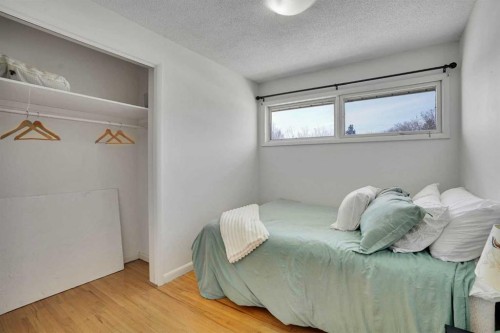 36 Malibou Road Sw, Calgary, AB - Indoor Photo Showing Bedroom
