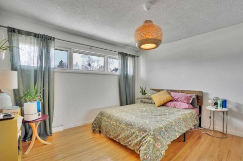 36 Malibou Road Sw, Calgary, AB - Indoor Photo Showing Bedroom