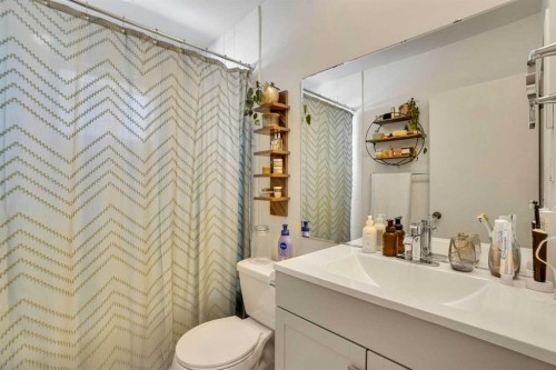 36 Malibou Road Sw, Calgary, AB - Indoor Photo Showing Bathroom