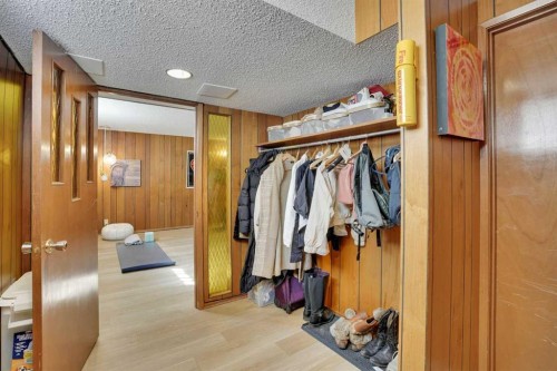 36 Malibou Road Sw, Calgary, AB - Indoor Photo Showing Other Room