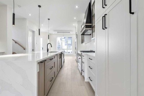 2433 23 Street Nw, Calgary, AB - Indoor Photo Showing Kitchen With Upgraded Kitchen