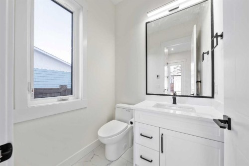 2433 23 Street Nw, Calgary, AB - Indoor Photo Showing Bathroom