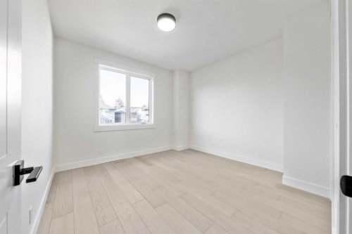 2433 23 Street Nw, Calgary, AB - Indoor Photo Showing Other Room
