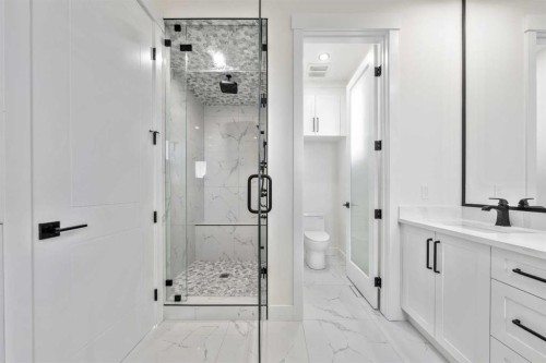 2433 23 Street Nw, Calgary, AB - Indoor Photo Showing Bathroom