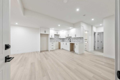 2433 23 Street Nw, Calgary, AB - Indoor Photo Showing Kitchen