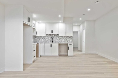 2433 23 Street Nw, Calgary, AB - Indoor Photo Showing Kitchen With Upgraded Kitchen