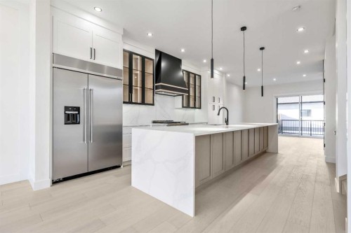 2433 23 Street Nw, Calgary, AB - Indoor Photo Showing Kitchen With Upgraded Kitchen