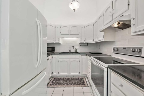 5 Stimson Road Sw, High River, AB - Indoor Photo Showing Kitchen With Double Sink