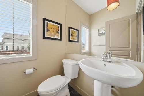 85 Mahogany Square Se, Calgary, AB - Indoor Photo Showing Bathroom