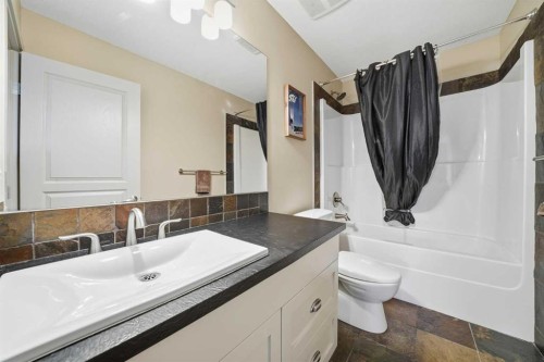 85 Mahogany Square Se, Calgary, AB - Indoor Photo Showing Bathroom