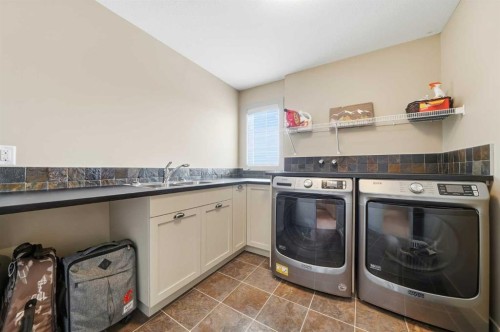 85 Mahogany Square Se, Calgary, AB - Indoor Photo Showing Laundry Room