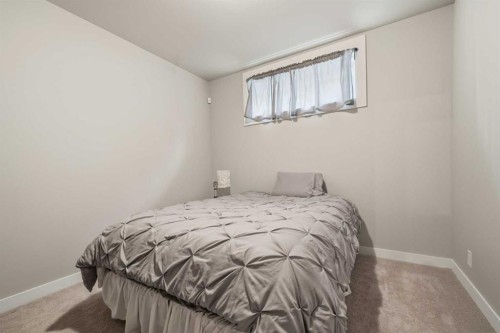 85 Mahogany Square Se, Calgary, AB - Indoor Photo Showing Bedroom