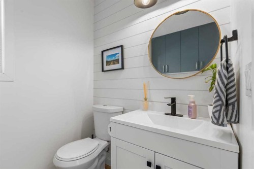 72 Crystalridge Crescent, Okotoks, AB - Indoor Photo Showing Bathroom