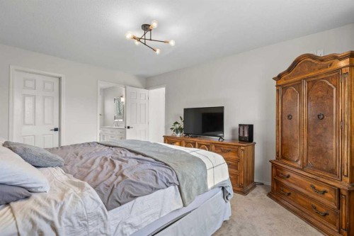 72 Crystalridge Crescent, Okotoks, AB - Indoor Photo Showing Bedroom