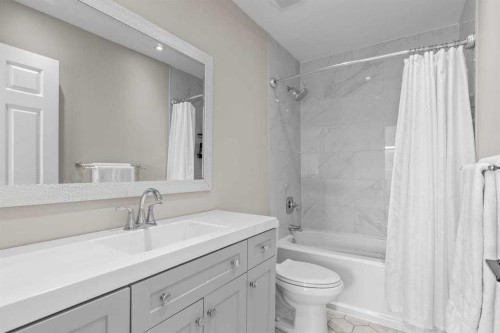 72 Crystalridge Crescent, Okotoks, AB - Indoor Photo Showing Bathroom