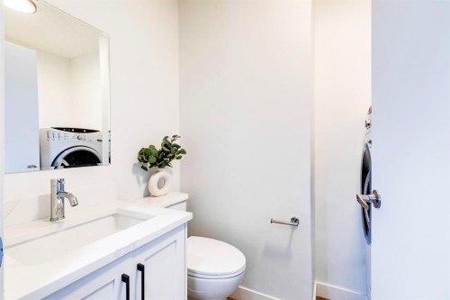 F-1415 44 Street Se, Calgary, AB - Indoor Photo Showing Bathroom