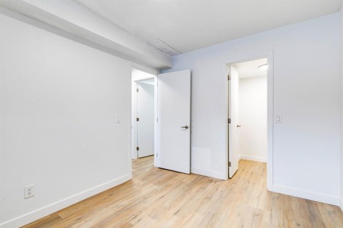F-1415 44 Street Se, Calgary, AB - Indoor Photo Showing Other Room