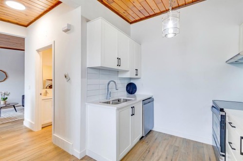 F-1415 44 Street Se, Calgary, AB - Indoor Photo Showing Kitchen With Double Sink