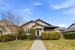 124 Isherwood Close  Red Deer, AB T4R 0B5