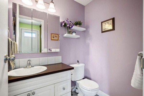 64 Erin Ridge Road Se, Calgary, AB - Indoor Photo Showing Bathroom