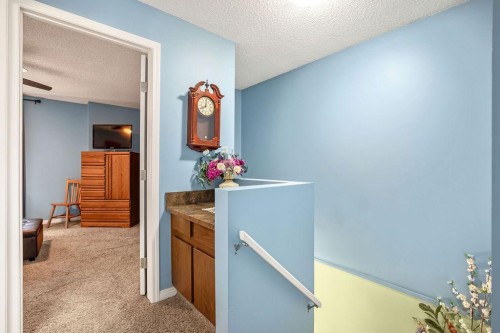 64 Erin Ridge Road Se, Calgary, AB - Indoor Photo Showing Other Room