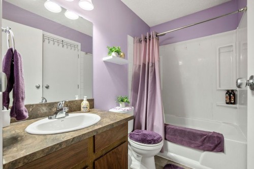 64 Erin Ridge Road Se, Calgary, AB - Indoor Photo Showing Bathroom