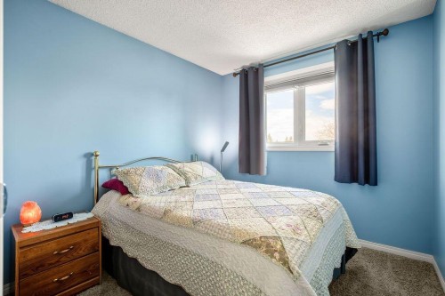 64 Erin Ridge Road Se, Calgary, AB - Indoor Photo Showing Bedroom