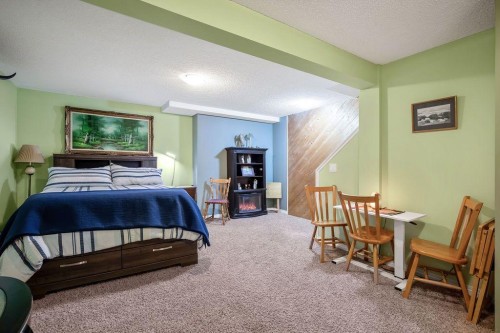 64 Erin Ridge Road Se, Calgary, AB - Indoor Photo Showing Bedroom