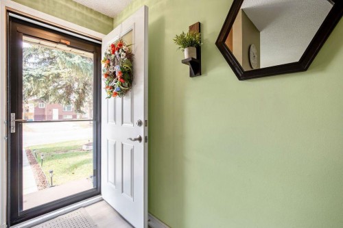 64 Erin Ridge Road Se, Calgary, AB - Indoor Photo Showing Other Room