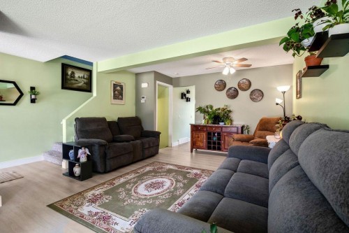 64 Erin Ridge Road Se, Calgary, AB - Indoor Photo Showing Living Room