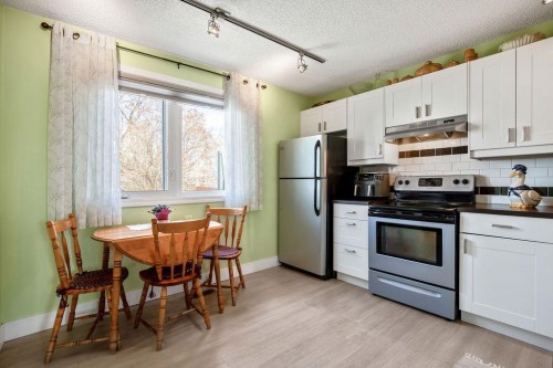 64 Erin Ridge Road Se, Calgary, AB - Indoor Photo Showing Other Room