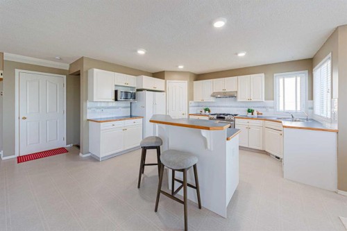 12 Hampstead Gardens Nw, Calgary, AB - Indoor Photo Showing Kitchen