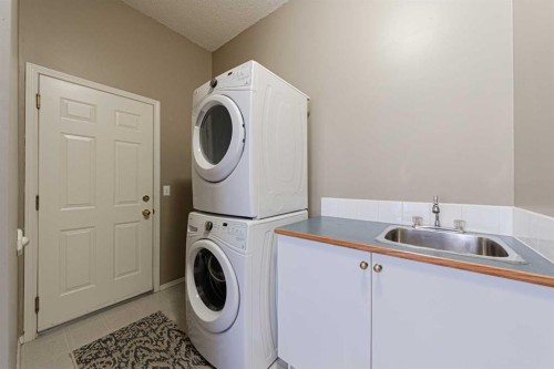12 Hampstead Gardens Nw, Calgary, AB - Indoor Photo Showing Laundry Room