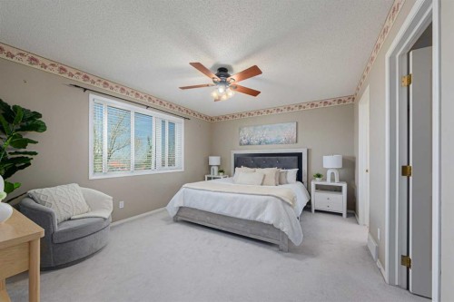 12 Hampstead Gardens Nw, Calgary, AB - Indoor Photo Showing Bedroom