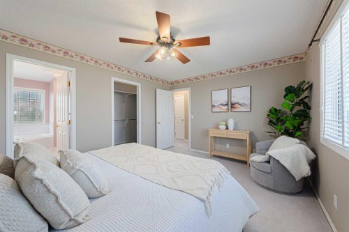 12 Hampstead Gardens Nw, Calgary, AB - Indoor Photo Showing Bedroom