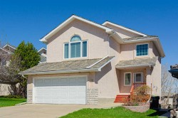 12 Hampstead Gardens NW Calgary, AB T3A 5Y4