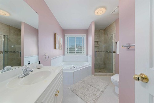 12 Hampstead Gardens Nw, Calgary, AB - Indoor Photo Showing Bathroom