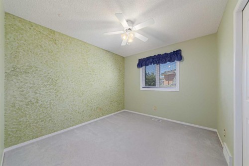 12 Hampstead Gardens Nw, Calgary, AB - Indoor Photo Showing Other Room