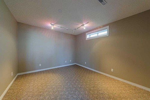 12 Hampstead Gardens Nw, Calgary, AB - Indoor Photo Showing Other Room