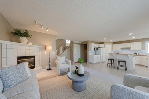 12 Hampstead Gardens Nw, Calgary, AB - Indoor Photo Showing Living Room With Fireplace