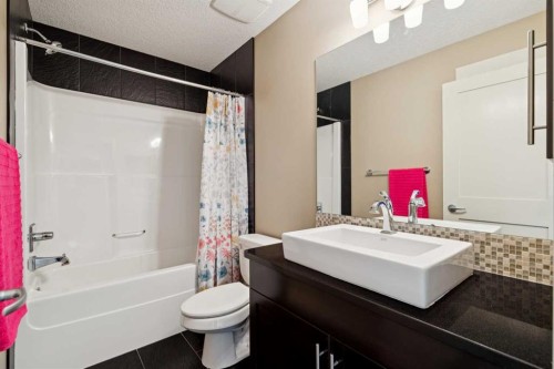 44 Aspen Summit Drive Sw, Calgary, AB - Indoor Photo Showing Bathroom