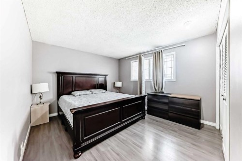 3341 Doverthorn Road Se, Calgary, AB - Indoor Photo Showing Bedroom