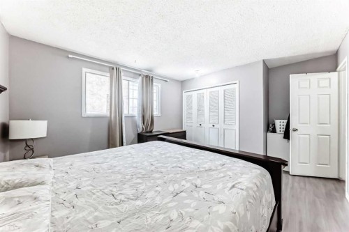 3341 Doverthorn Road Se, Calgary, AB - Indoor Photo Showing Bedroom