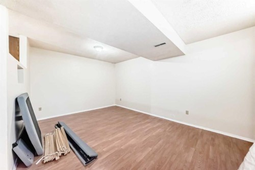 3341 Doverthorn Road Se, Calgary, AB - Indoor Photo Showing Other Room