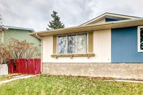 3341 Doverthorn Road Se, Calgary, AB - Outdoor With Exterior
